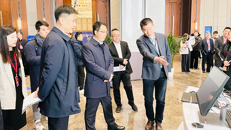 全球首款搭載清聽聲學(xué)聚音屏技術(shù)的AI PC